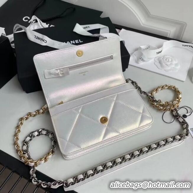 Unique Style Chanel 19 Iridescent Calfskin Chain Wallet AP0957 White