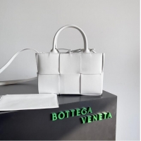 Promotional Bottega Veneta ARCO TOTE Small intrecciato grained leather tote bag 709337 white