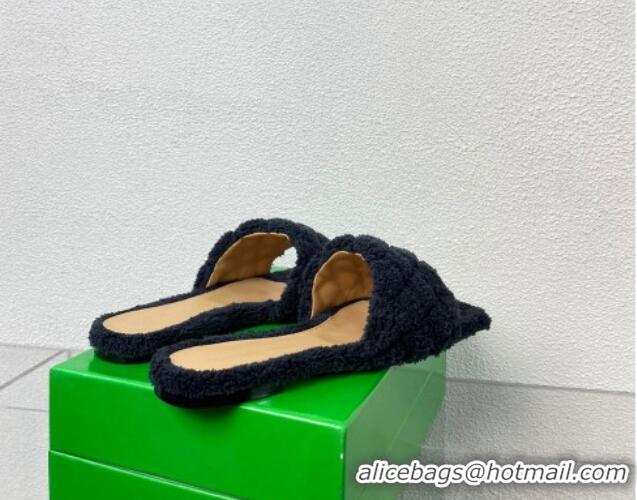Hand Held Bottega Veneta Padded Flat Slide Sandals in Quilted Sponge Fabric Black 0718011